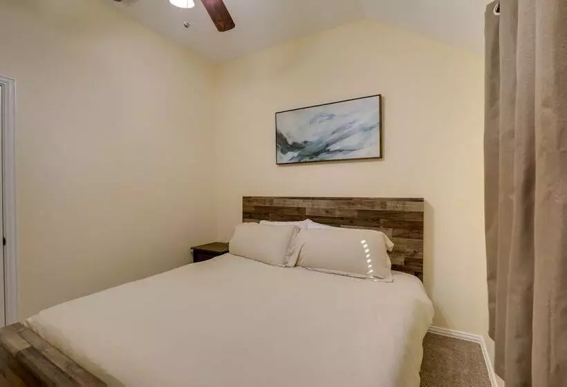 Covered Patio & Large Yard: Mansfield Home