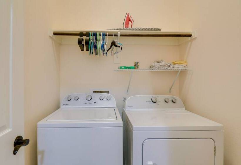 Covered Patio & Large Yard: Mansfield Home