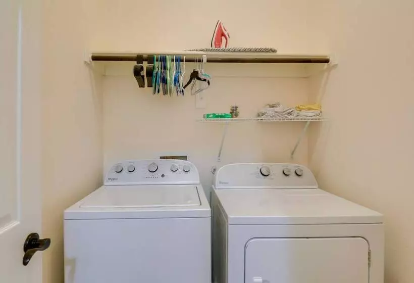 Covered Patio & Large Yard: Mansfield Home