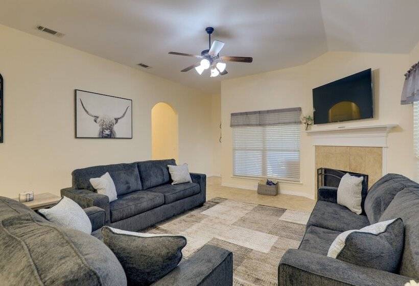 Covered Patio & Large Yard: Mansfield Home