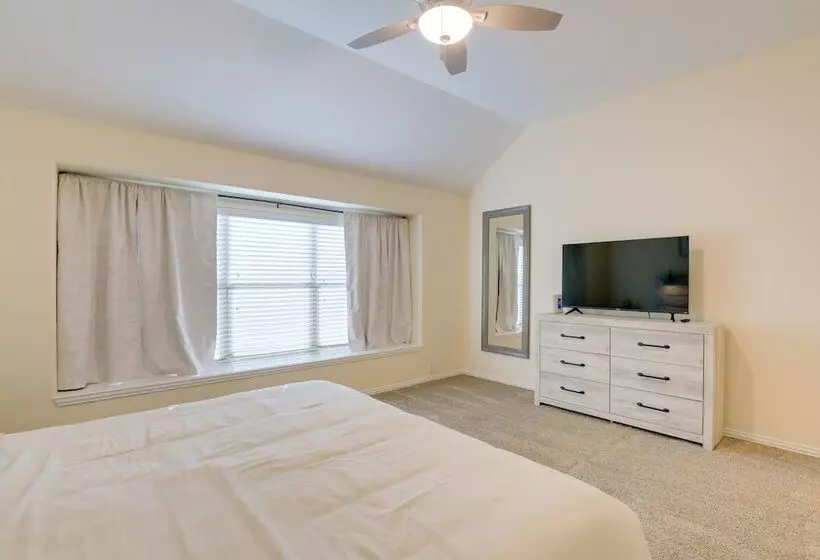 Covered Patio & Large Yard: Mansfield Home