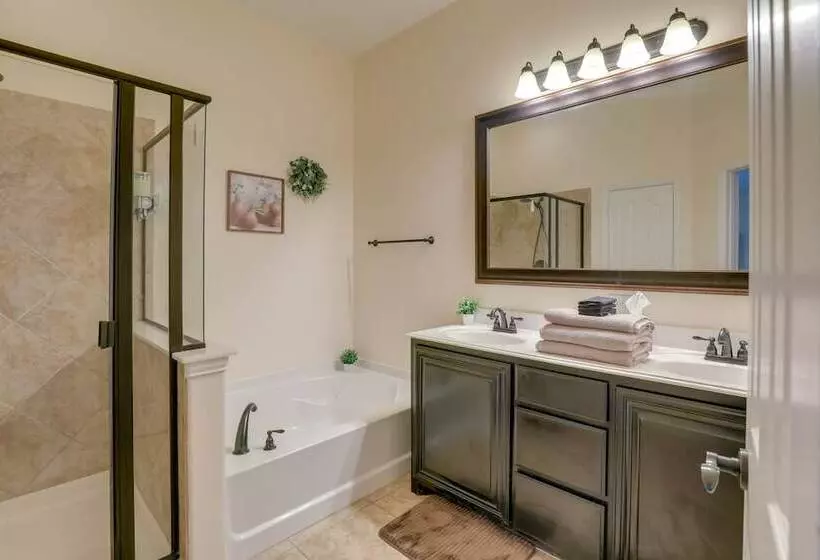 Covered Patio & Large Yard: Mansfield Home