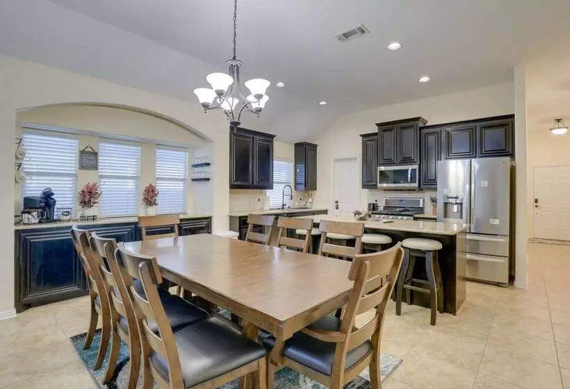 Covered Patio & Large Yard: Mansfield Home