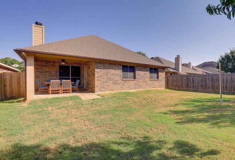 Covered Patio & Large Yard: Mansfield Home