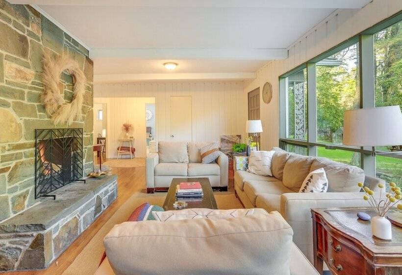 Narrowsburg Home W/ Backyard Near Delaware River!