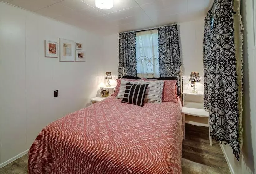 Newport Cabin On Diamond Lake W/ Private Boat Dock