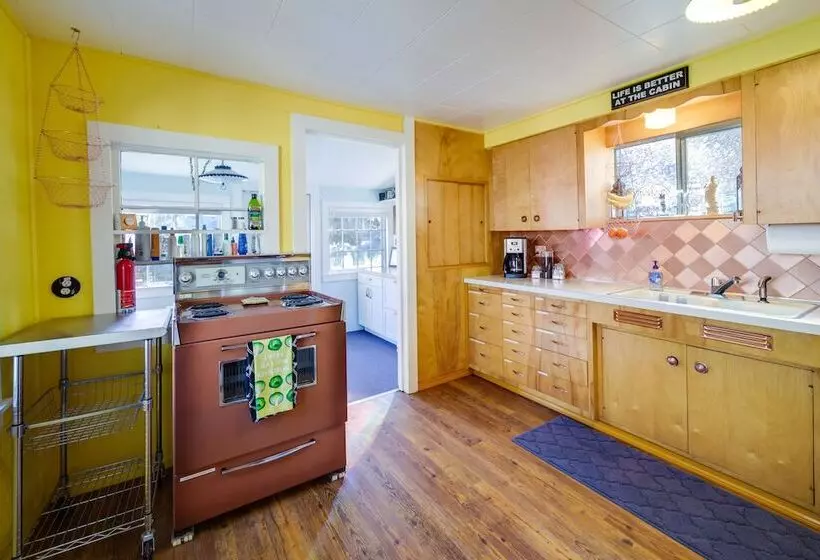 Newport Cabin On Diamond Lake W/ Private Boat Dock