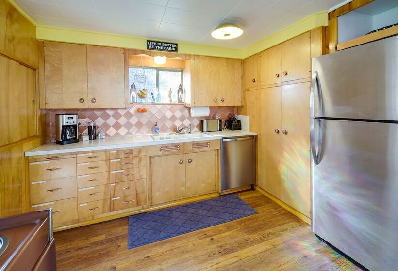 Newport Cabin On Diamond Lake W/ Private Boat Dock