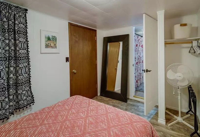 Newport Cabin On Diamond Lake W/ Private Boat Dock