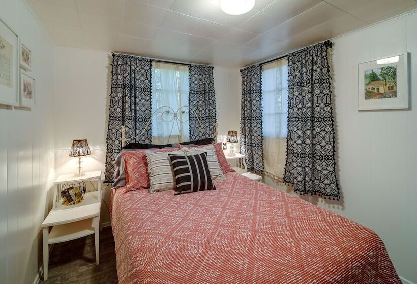 Newport Cabin On Diamond Lake W/ Private Boat Dock