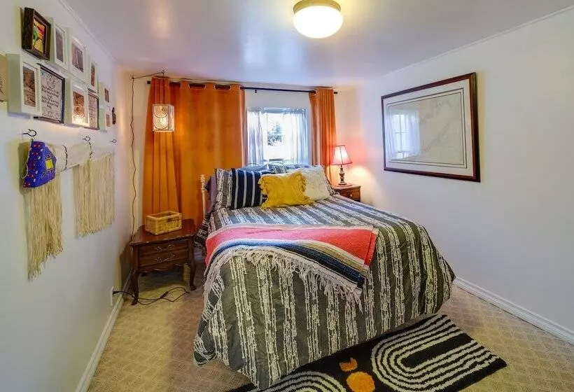 Newport Cabin On Diamond Lake W/ Private Boat Dock