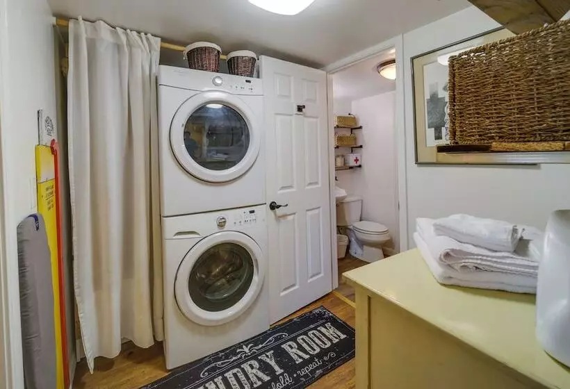 Newport Cabin On Diamond Lake W/ Private Boat Dock