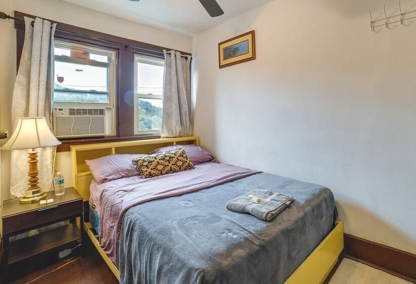 Pet Friendly Pittsburgh Home ~ 9 Mi To Downtown!