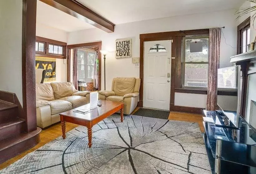 Pet Friendly Pittsburgh Home ~ 9 Mi To Downtown!
