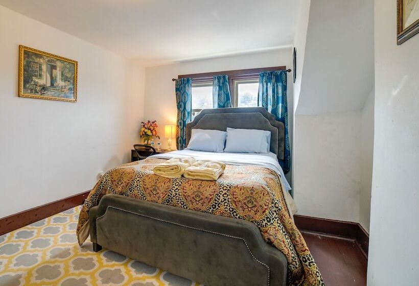 Pet Friendly Pittsburgh Home ~ 9 Mi To Downtown!