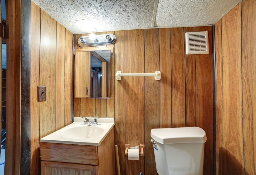 Pet Friendly Pittsburgh Home ~ 9 Mi To Downtown!