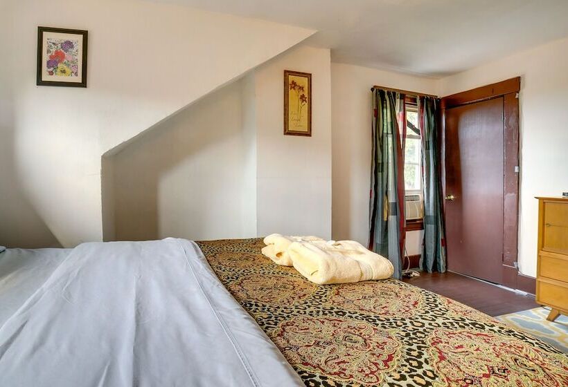 Pet Friendly Pittsburgh Home ~ 9 Mi To Downtown!