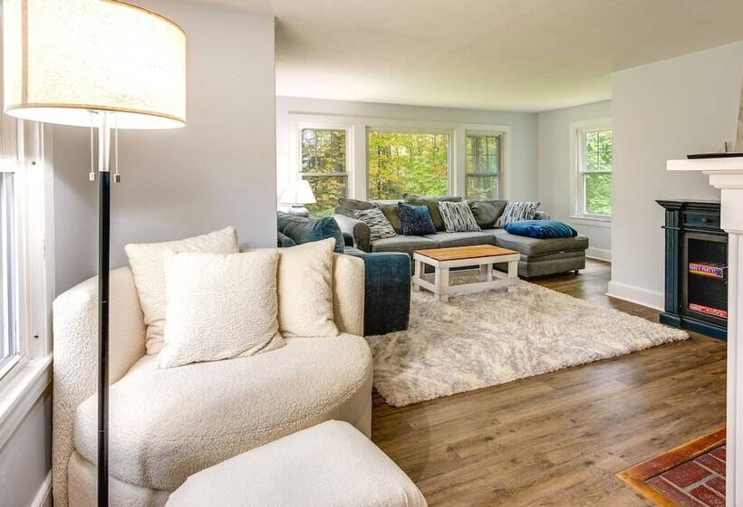 Near Beach: Pet Friendly Getaway W/ Yard