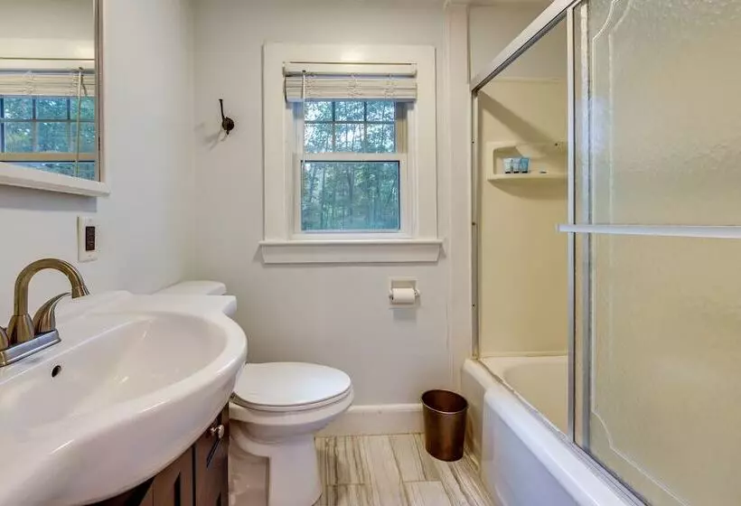 Near Beach: Pet Friendly Getaway W/ Yard