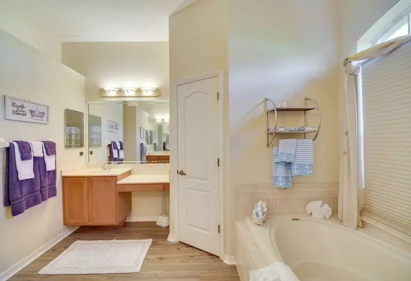 Ranch Style Florida Retreat W/ Pool & Lanai