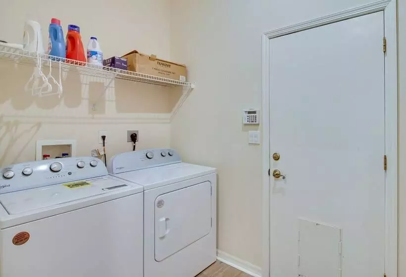 Ranch Style Florida Retreat W/ Pool & Lanai