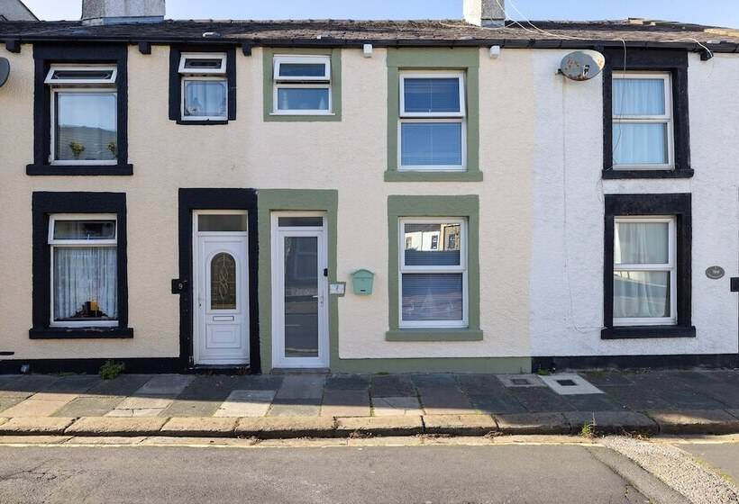 Morecambe Bay Cottage  Hot Tub/ Jacuzzi/sauna