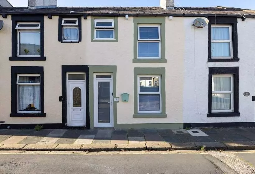 Morecambe Bay Cottage  Hot Tub/ Jacuzzi/sauna