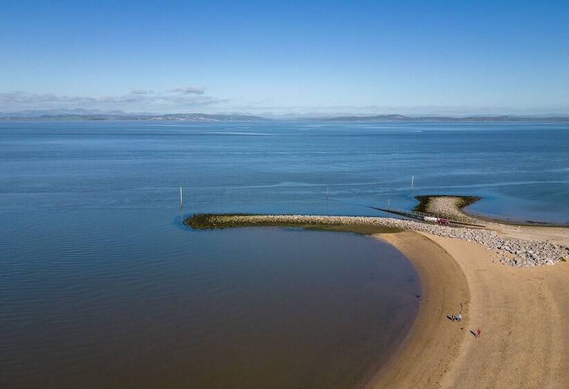 Morecambe Bay Cottage  Hot Tub/ Jacuzzi/sauna