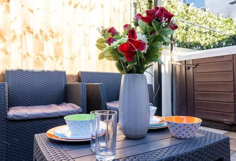 Morecambe Bay Cottage  Hot Tub/ Jacuzzi/sauna