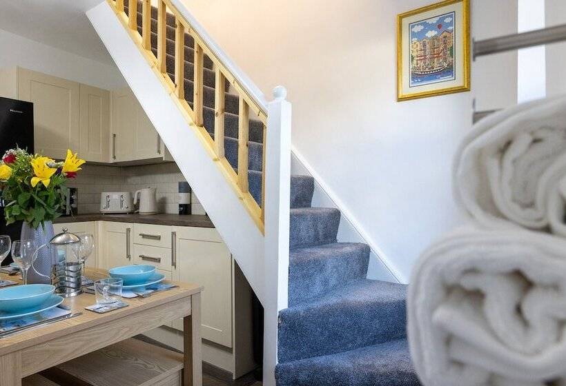 Morecambe Bay Cottage  Hot Tub/ Jacuzzi/sauna