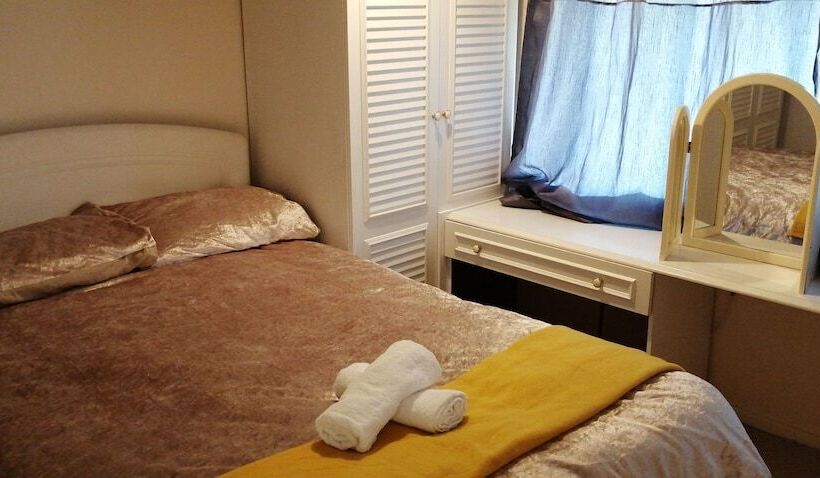 レジデンス Inviting 4 Bed House In Southampton Home Away