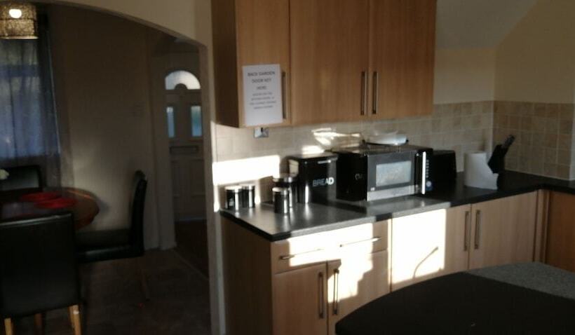 レジデンス Inviting 4 Bed House In Southampton Home Away