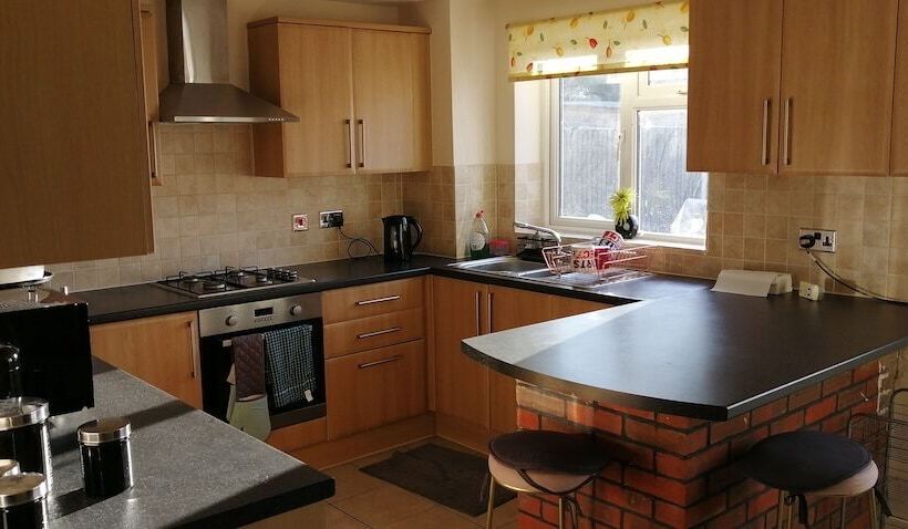 レジデンス Inviting 4 Bed House In Southampton Home Away