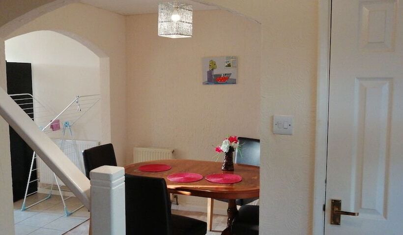 レジデンス Inviting 4 Bed House In Southampton Home Away