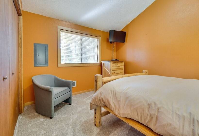 Ronald Cabin W/ Private Deck: Near Cle Elum Lake!