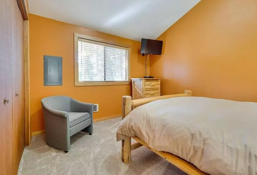 Ronald Cabin W/ Private Deck: Near Cle Elum Lake!