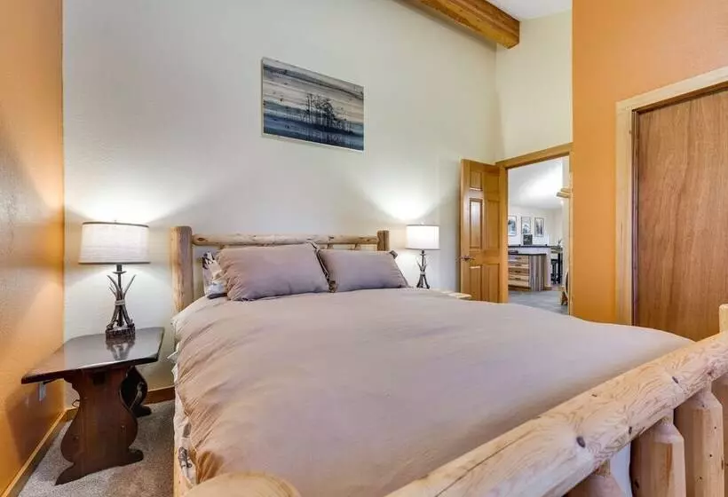 Ronald Cabin W/ Private Deck: Near Cle Elum Lake!