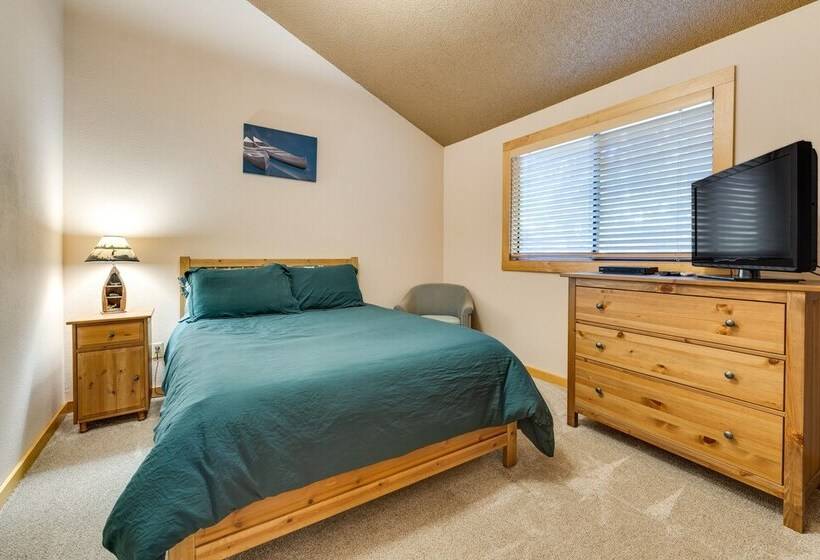 Ronald Cabin W/ Private Deck: Near Cle Elum Lake!