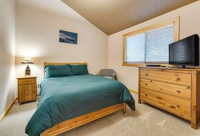 Ronald Cabin W/ Private Deck: Near Cle Elum Lake!