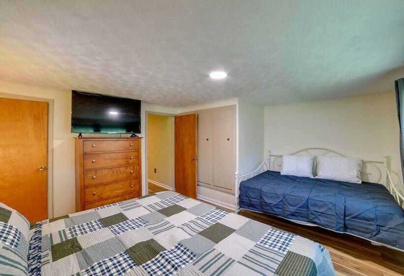 Rustic Bainbridge Retreat W/ Spacious Yard!