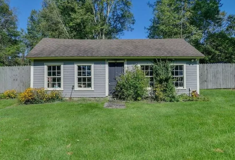 Rustic Bainbridge Retreat W/ Spacious Yard!