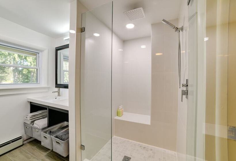 Rustic Bainbridge Retreat W/ Spacious Yard!