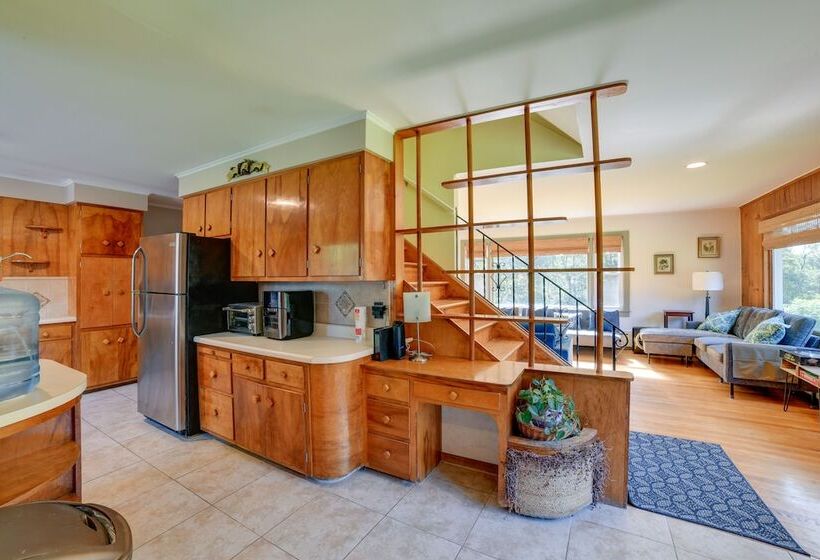 Rustic Bainbridge Retreat W/ Spacious Yard!