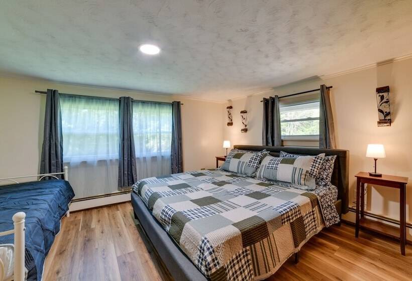 Rustic Bainbridge Retreat W/ Spacious Yard!