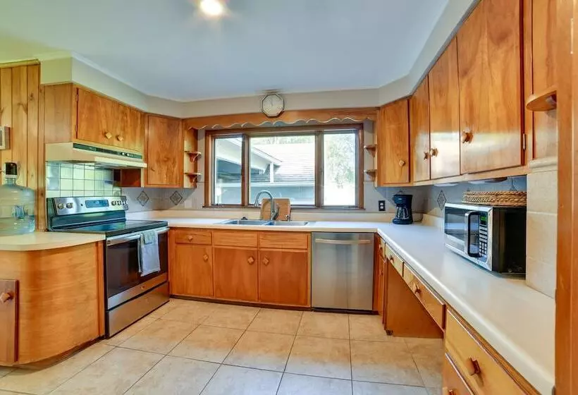 Rustic Bainbridge Retreat W/ Spacious Yard!