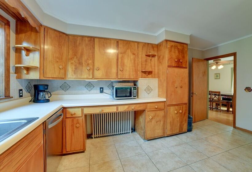 Rustic Bainbridge Retreat W/ Spacious Yard!