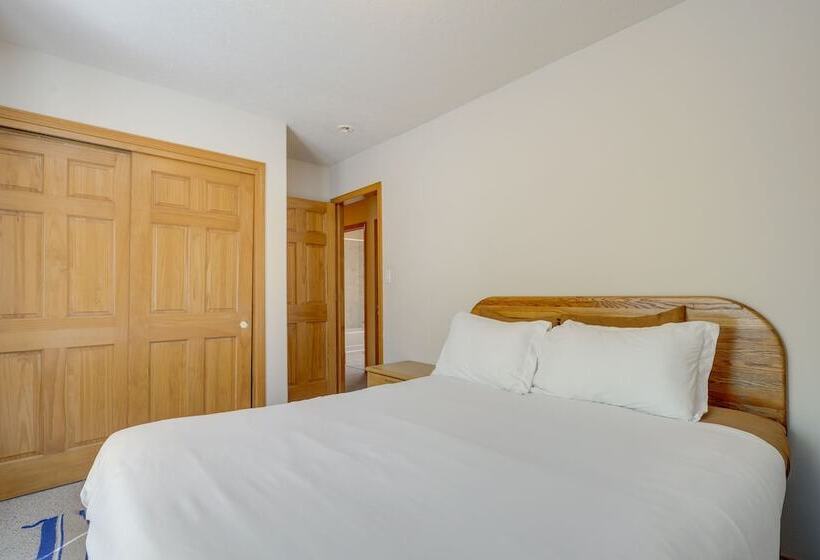 Secluded Amalia Retreat W/ Cozy Fireplace & Grill!