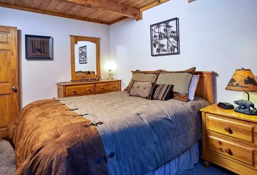 Hot Tub & Deck: Big Bear City Cabin Near Skiing