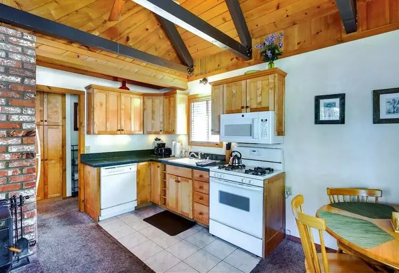 Hot Tub & Deck: Big Bear City Cabin Near Skiing