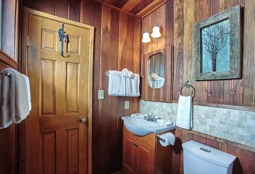 Hot Tub & Deck: Big Bear City Cabin Near Skiing